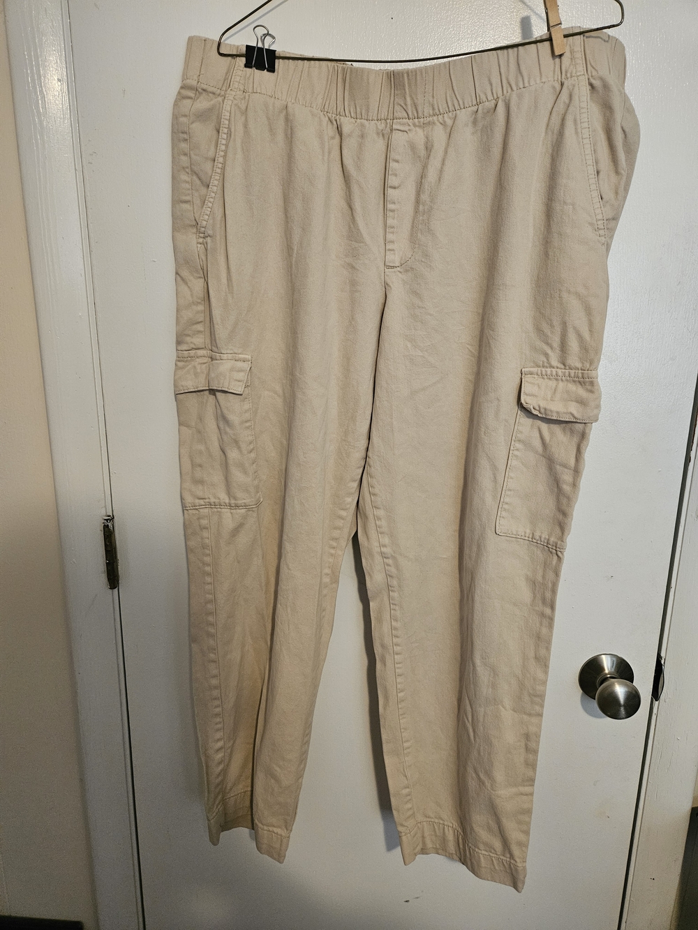 GAP Wide-Leg Cargo Pants in Beige - Picture 2 of 3